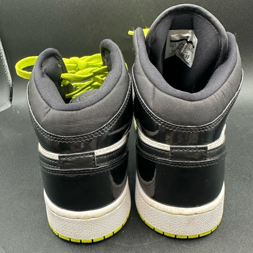 Nike Air Jordan 1 Mid SE (GS) Black Cyber BQ6931-003 Size 7Y - Picture 4 of 6